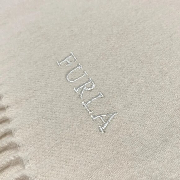 Auth FURLA - Beige Cashmere Scarf - Picture 2 of 6